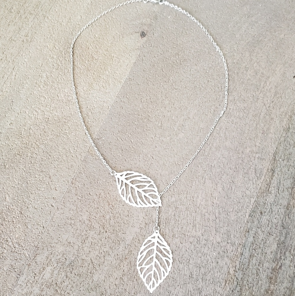 Silver color double leaf necklace - Picture 4 of 4